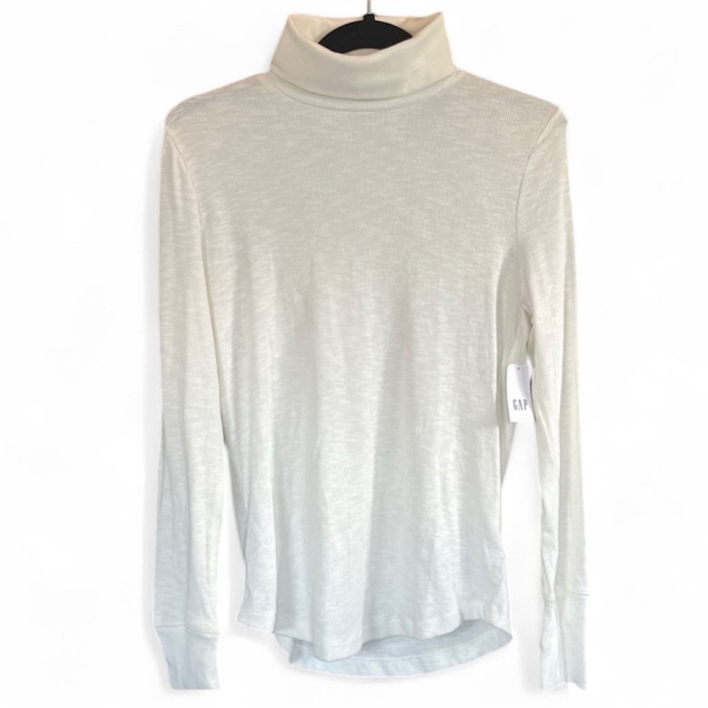GAP women's cream long sleeve ribbed turtleneck in size small. Nwt